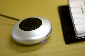 マイクとスピーカーを兼ねたアンモナイト的カンファレンスフォン