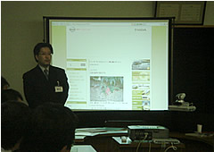 「カタログやTV CM、雑誌広告では語りきれない『思い』をブログでは伝えられる」と解説