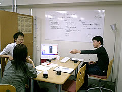 週末恒例のミーティングの模様