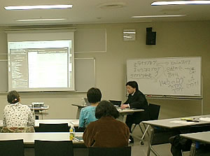 今回はホワイトボードも活用して説明