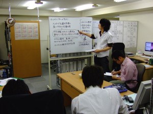 ▲社外で学んできたことを皆で共有したいと、伝える側も教わる側も真剣です
