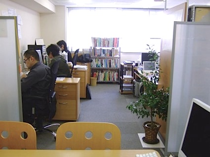     ▲お客様からはこのように作業環境がご覧いただけるオープンスタイルに