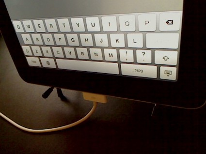 ipad_stand06 ホームボタンもコネクタもアクセスフリイイイイイイ