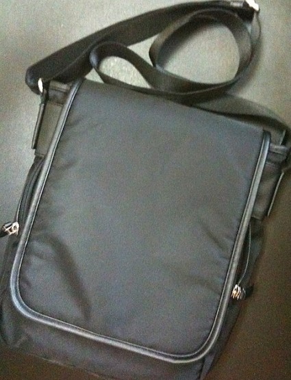 ipad_uniqlo_bag01 ipad_uniqlo_bag01